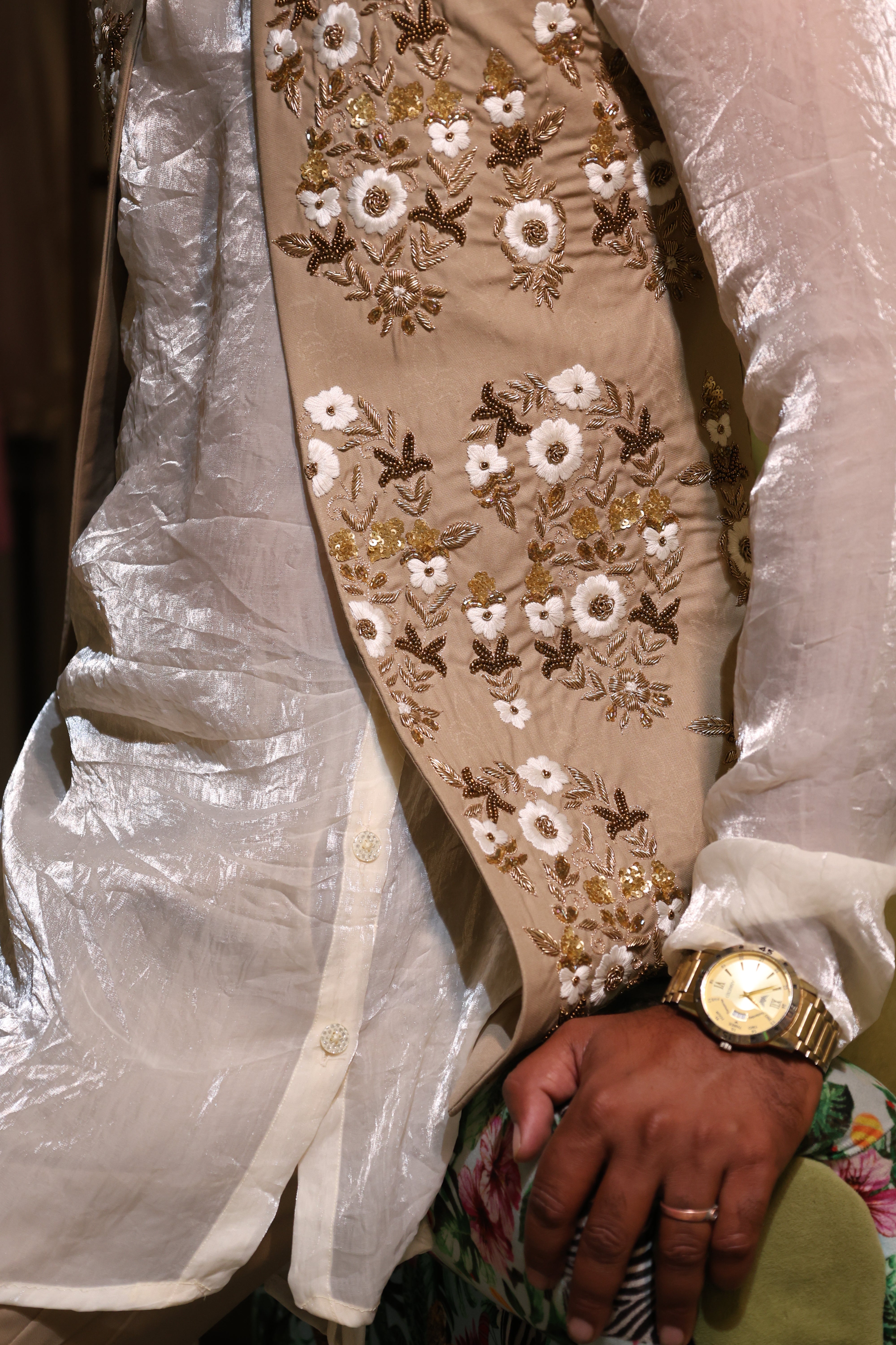 Sunehri Phool Kurta Set